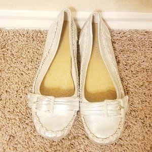 Kenneth Cole Reaction Leather Flats Silver 7M NWOT